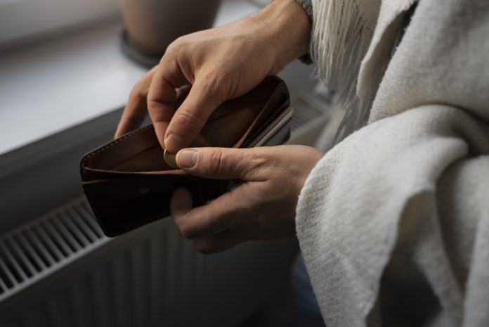 man-saving-money-energy-crisis
