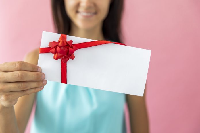 smiley-woman-showing-envelope