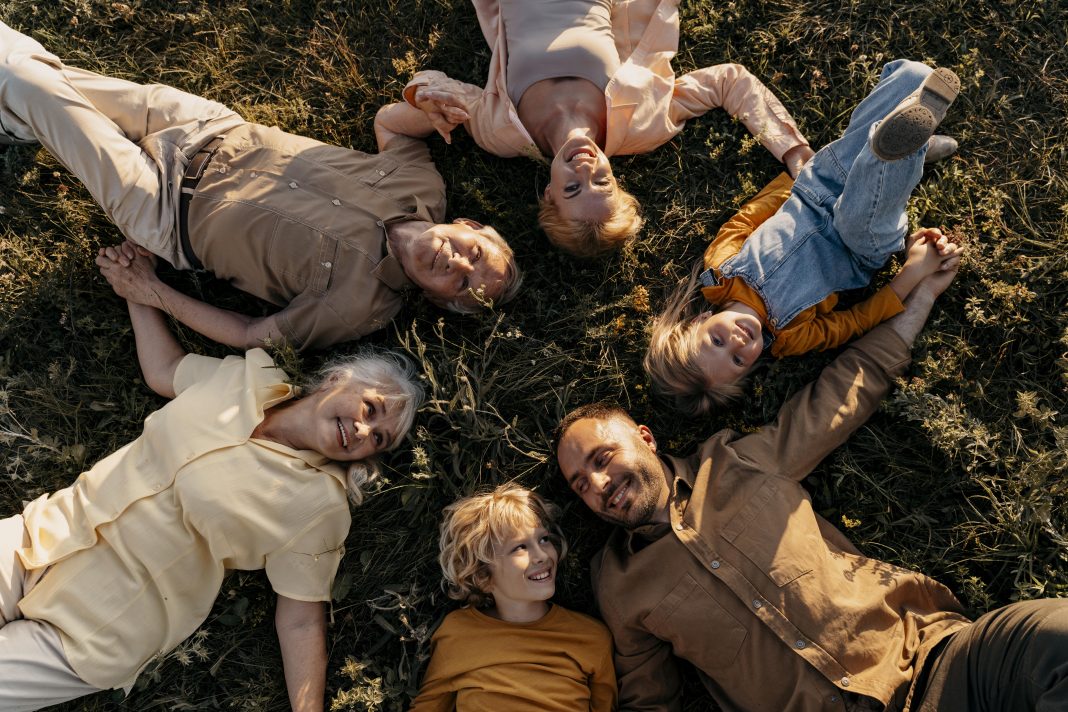 medium-shot-smiley-people-laying-grass